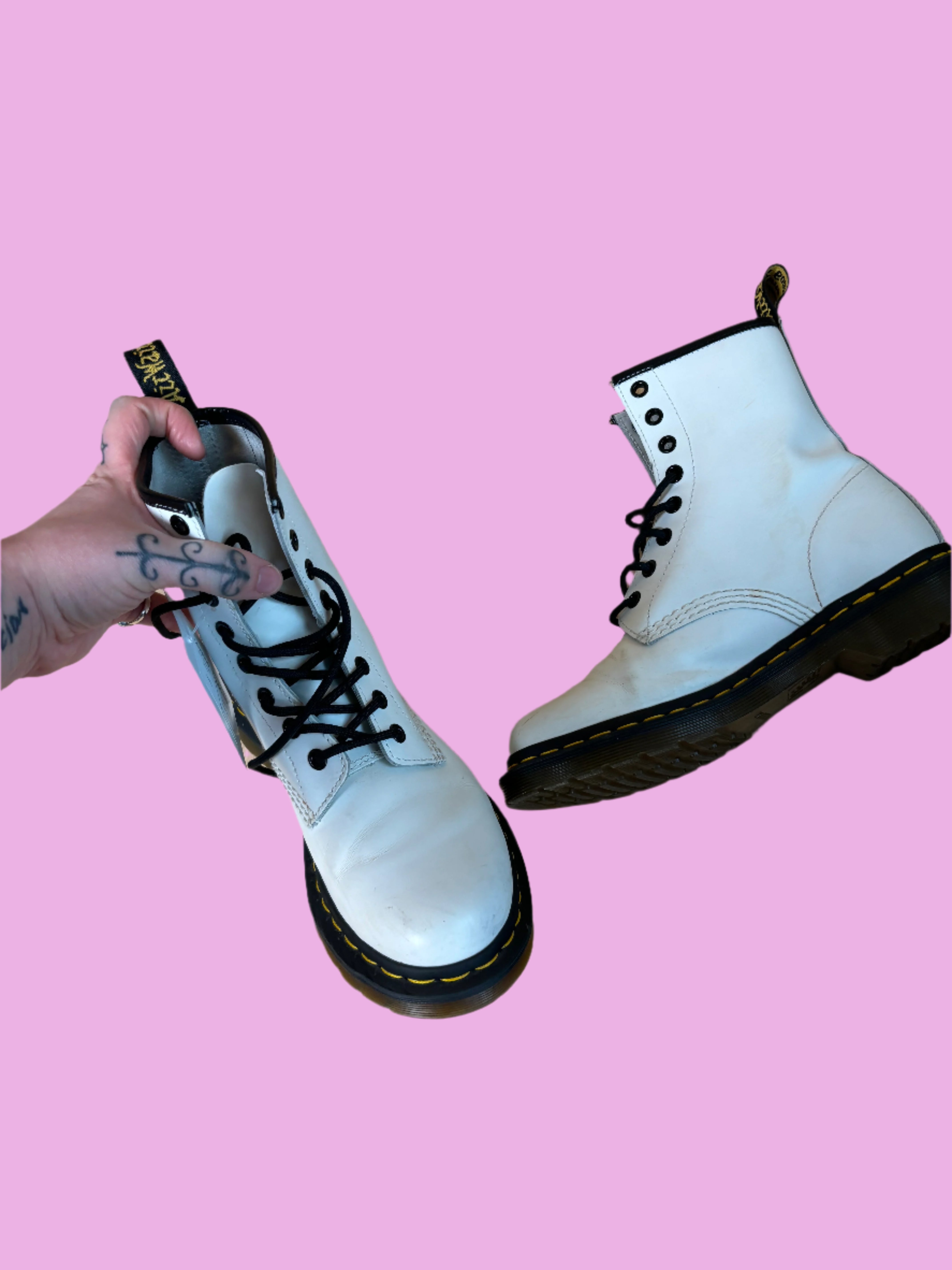 white doc marten boots, 7