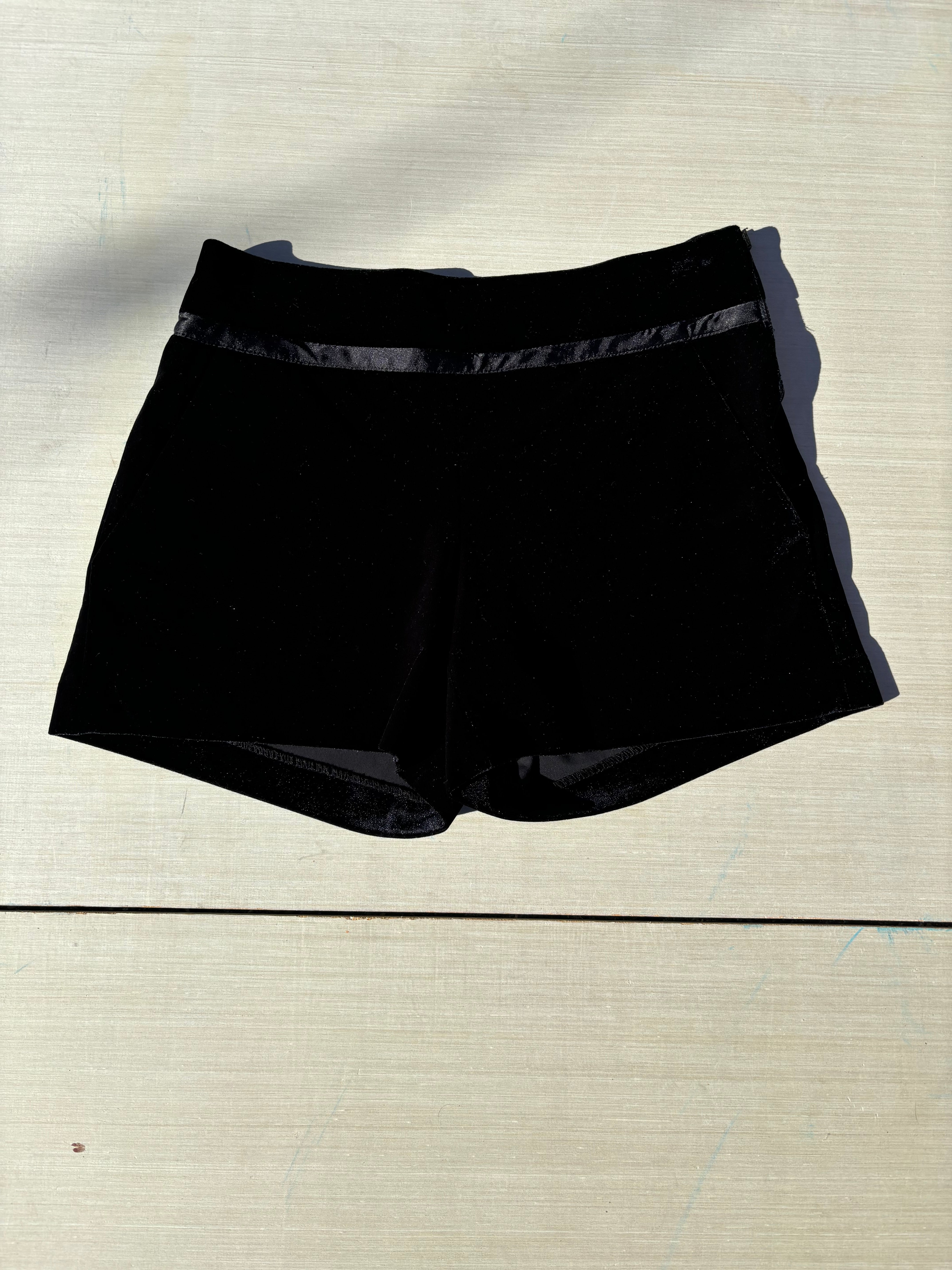 black saks fifth avenue nwt velvet shorts, xs