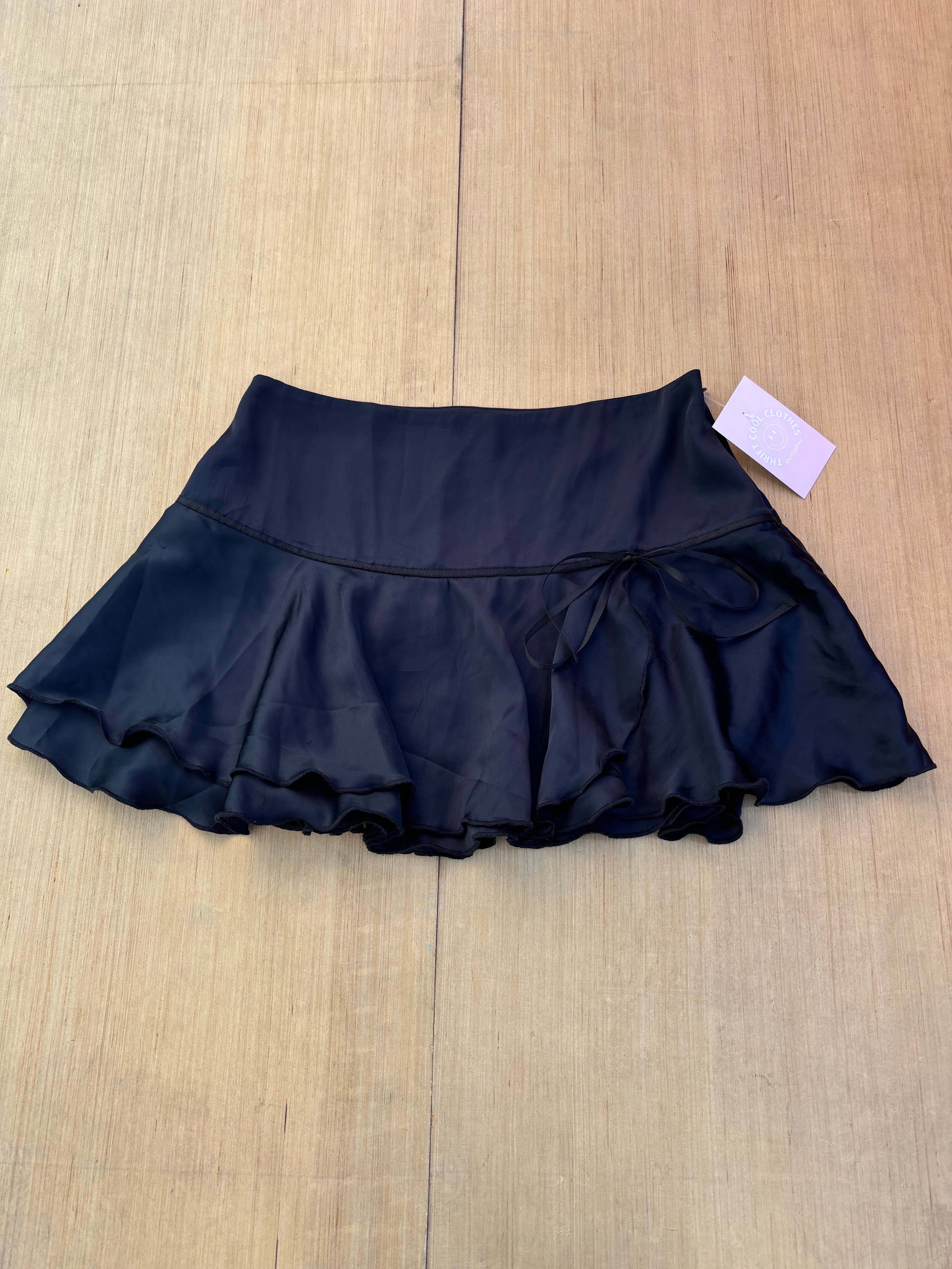 black kimchi blue satin y mini skirt w ruffles, s