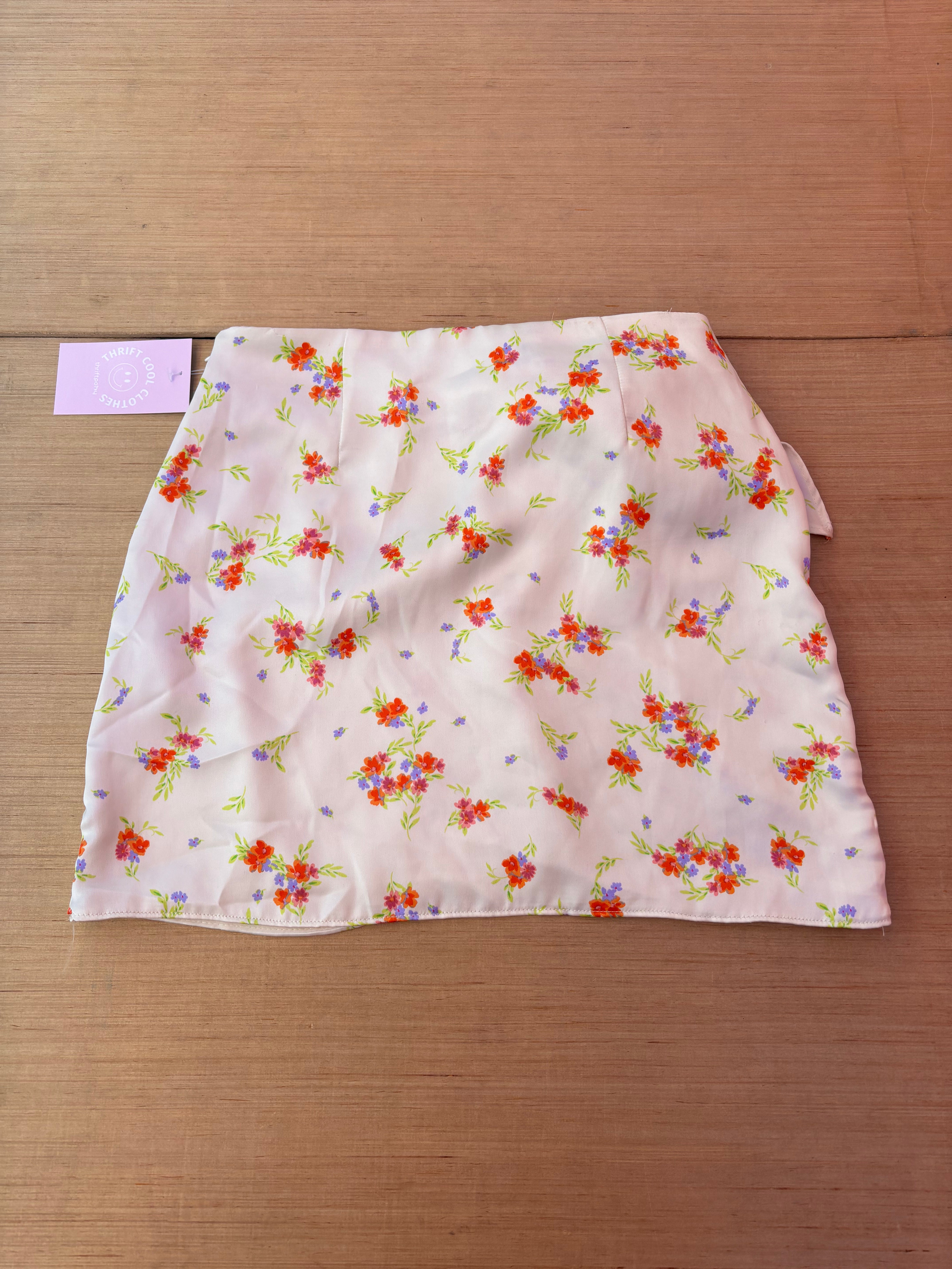 White Zara Floral Wrap skirt, Xs